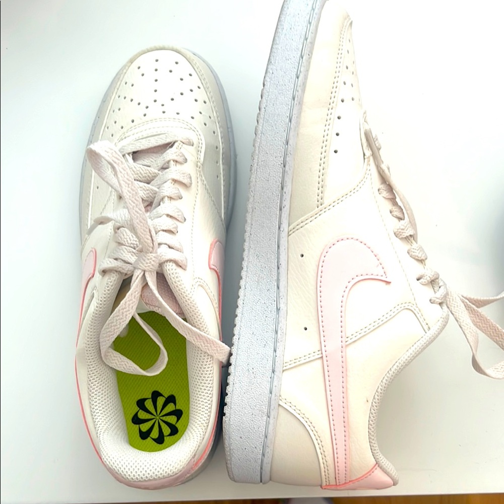 Women's Nike Cream Sneakers with Pink Accents - Classic Casual Shoe